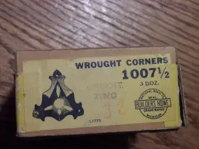 L1779 Builders Howe Vintage Wrought Corners 1007 1/2 Bright Zinc Box Of 36 Nos