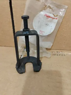 14818 Robinair 10445 Model Puller/clamp