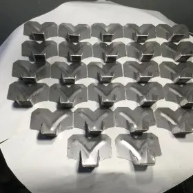 Sd4500 Snow Defender 4500 Stainless Steel Guards Lot Of 26 Each New With Rubber Base